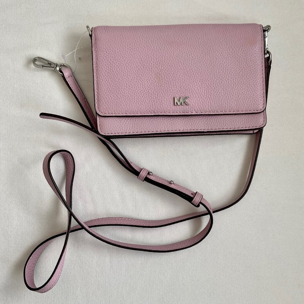 MICHAEL Michael Kors Leather Smartphone Crossbody